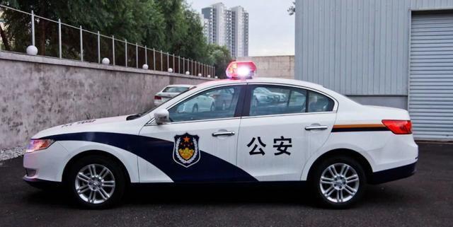 涨知识了！警车为何有的喷印“警察”，有的喷印“公安”？