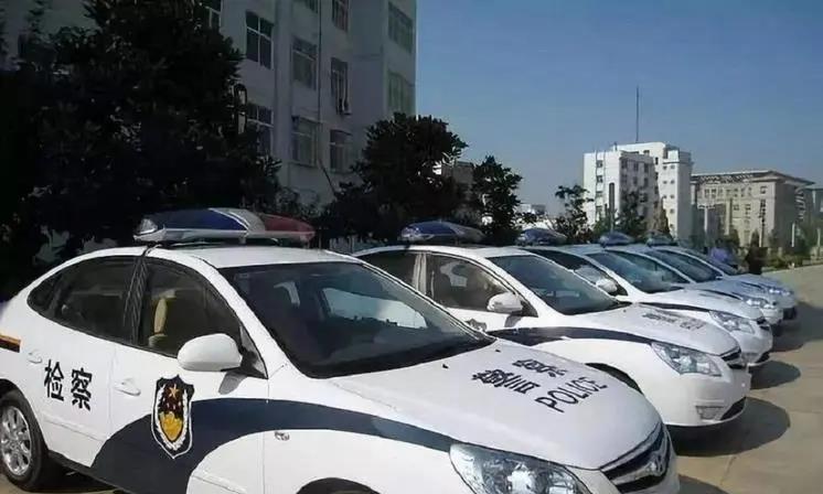涨知识了！警车为何有的喷印“警察”，有的喷印“公安”？