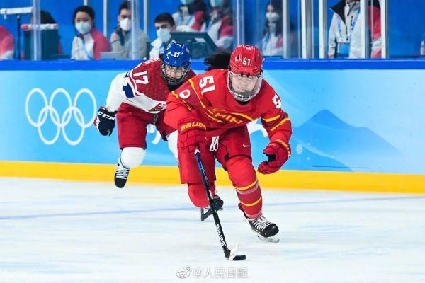 时隔12年再次亮相冬奥会，中国女子冰球1-3憾负捷克