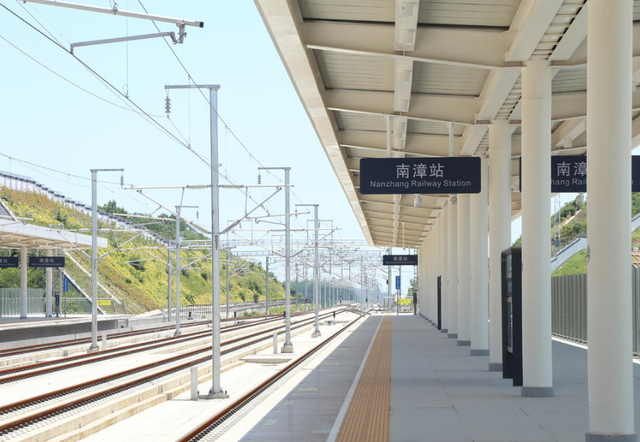 龙泉高铁站图片