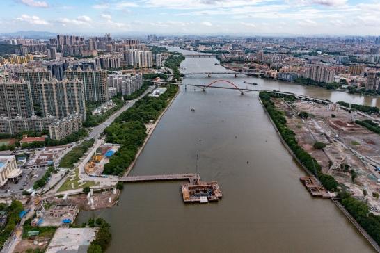 據悉,廣佛大橋系統工程一期工程西接廣佛交界的建設大道,東至大坦沙島