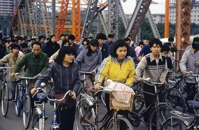 煙臺的自行車廠曾生產過一種蝴蝶牌小輪自行車,上世紀七十年代曾風靡