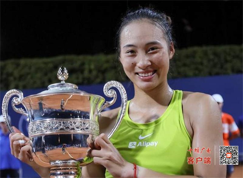 祝賀！十堰女孩鄭欽文奪職業生涯首個WTA巡回賽冠軍
