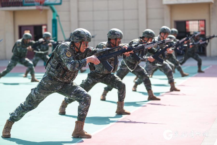 武警士兵图片