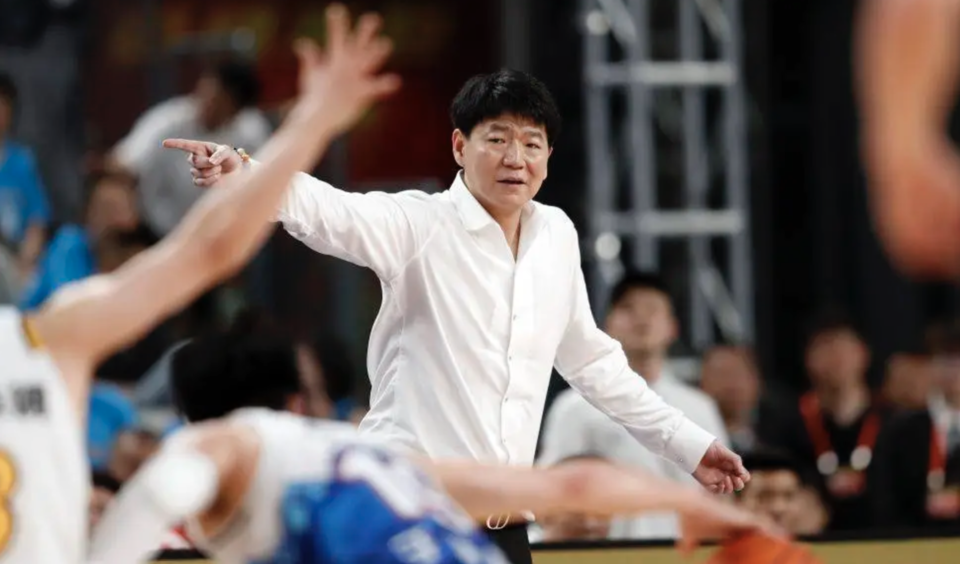 只待官宣！邱彪将任山东高速男篮主帅，上赛季带领新疆队取得亚军