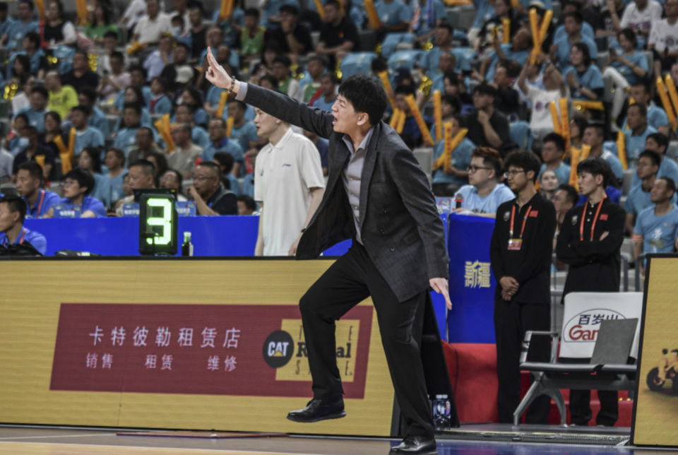 邱彪执掌教鞭�	，将成为山东男篮队史第11任主教练