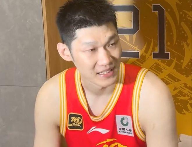 糟糕！胡金秋谈赵嘉仁伤病眼眶泛红，媒体人猜测颅内骨折！