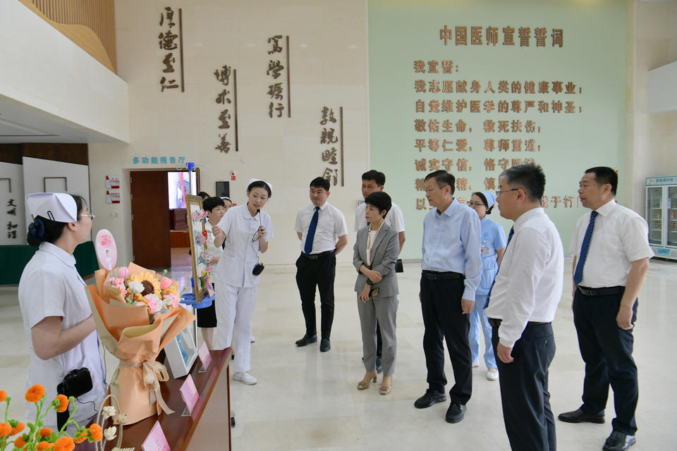 邹城市人民医院举办“5·12”国际护士节艺术作品展
