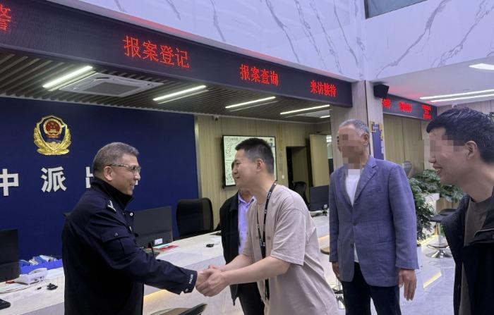 霍山警方助力寻亲“长跑”， 47小时让离散27年亲人终团聚