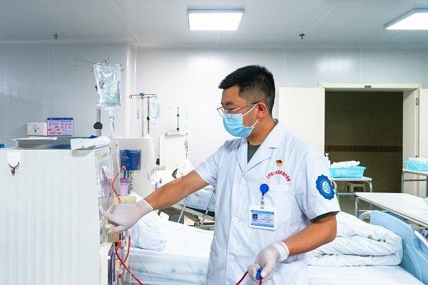 重庆綦江：护理队伍中的“他”力量