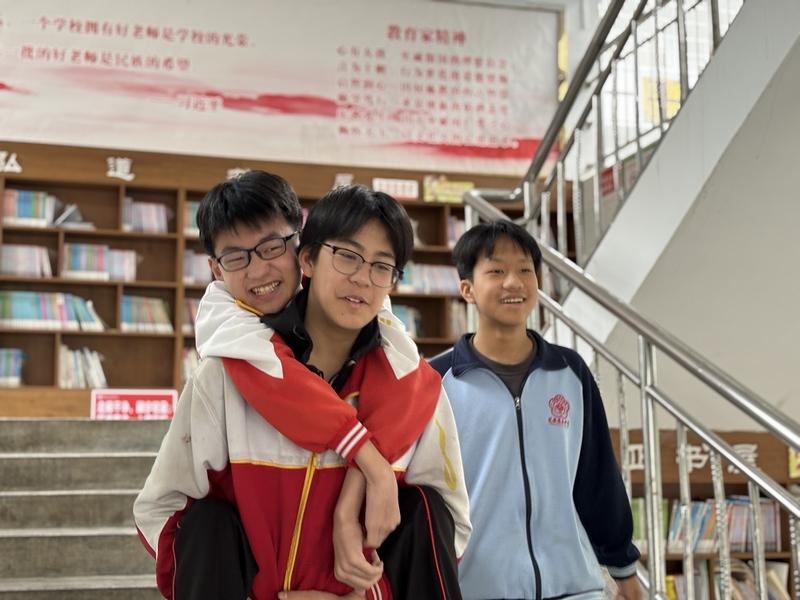 这一背，就是整整三年！