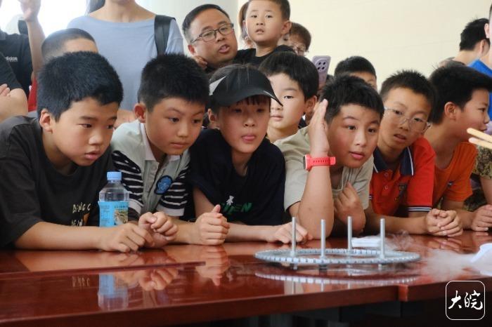 “公众科学日”开启 “人造太阳”迎来人从众