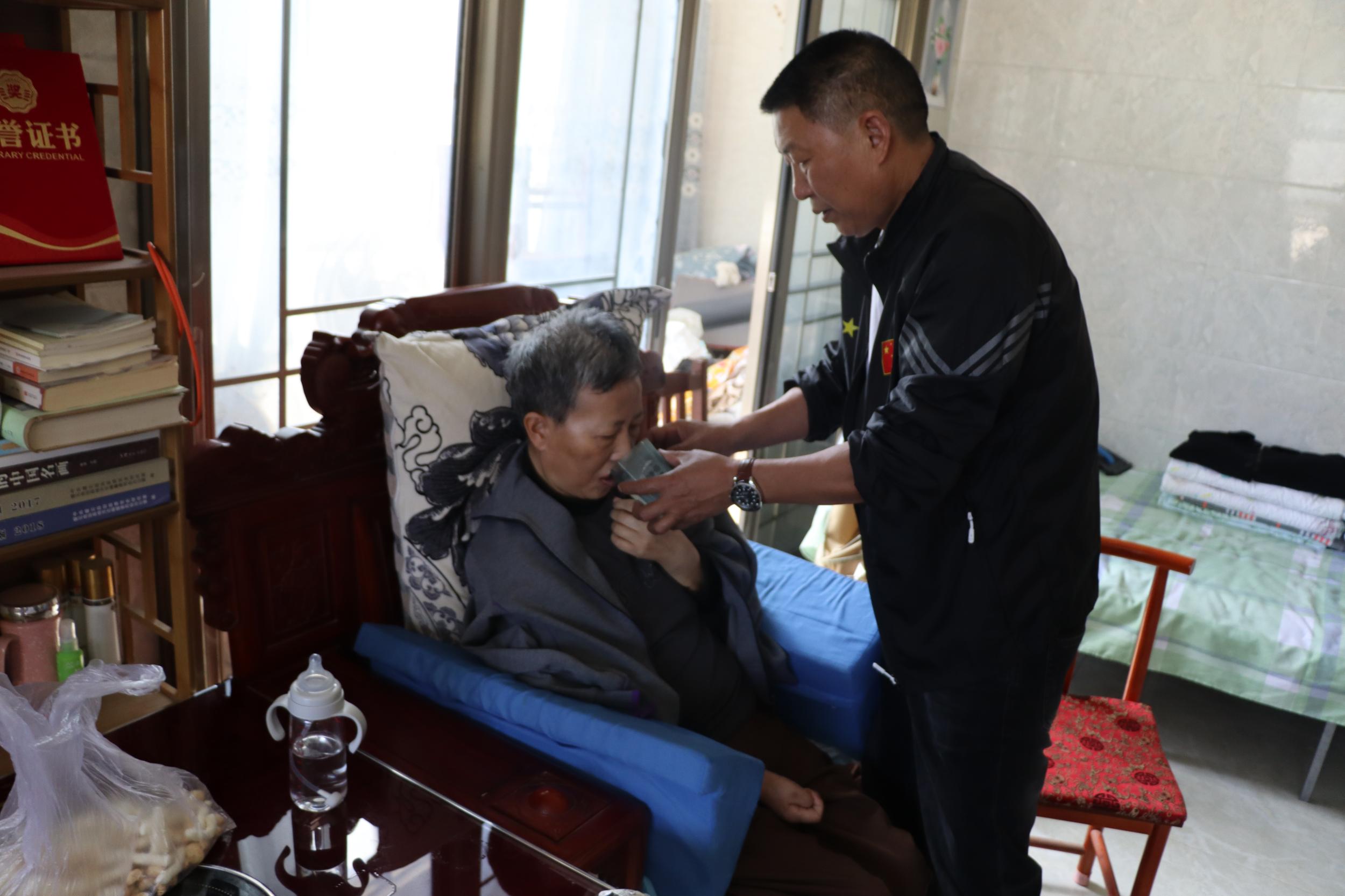 紫云县“兵支书”梁玉林：一人担两责，用陪伴诠释“爱和责任”