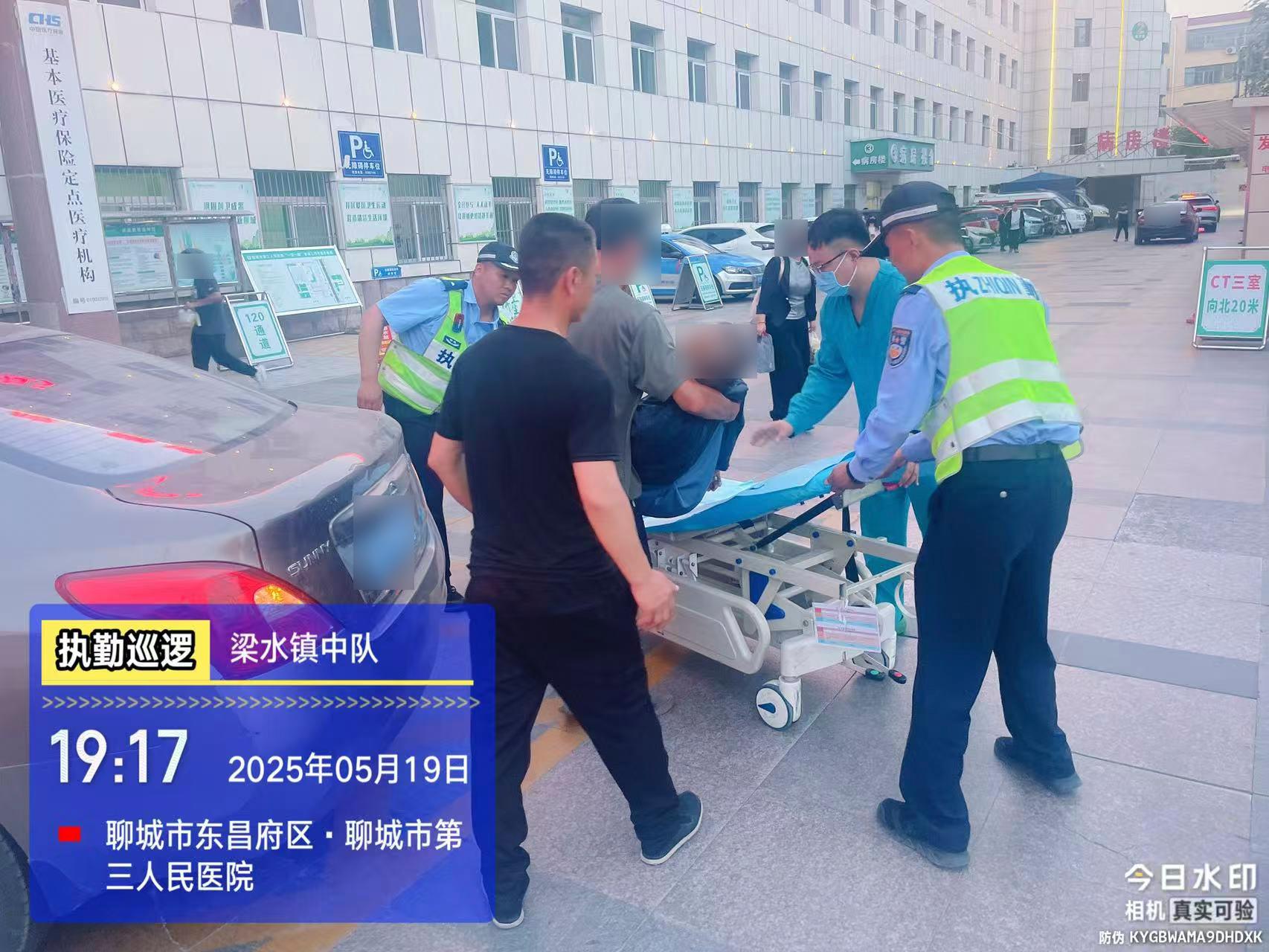 聊城市东昌府交警13分钟护送昏迷市民就医