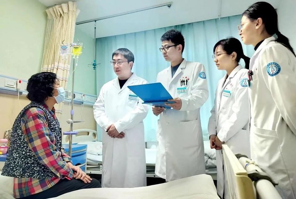 肝癌破裂出血危在旦夕，团队协作助患者转危为安
