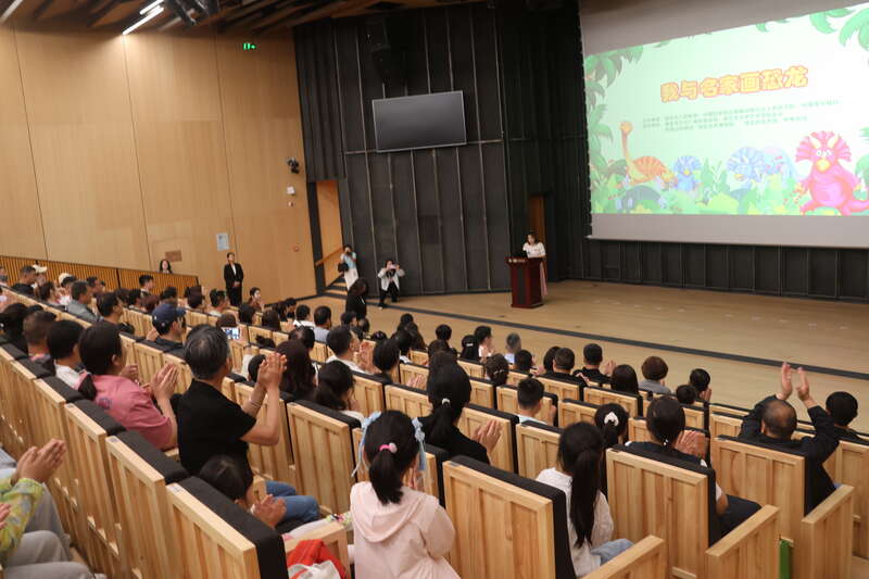 “我与名家画恐龙”公益艺术联创展览开幕