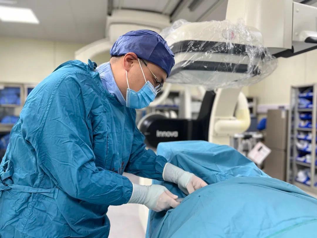 青岛妇儿医院成功救治盆腔淤血综合征患者：一场“血管清淤”终结一年腹痛噩梦