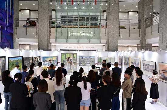 东北师范大学第二届“弘扬爱国情，奋进新时代”主题书画展开幕